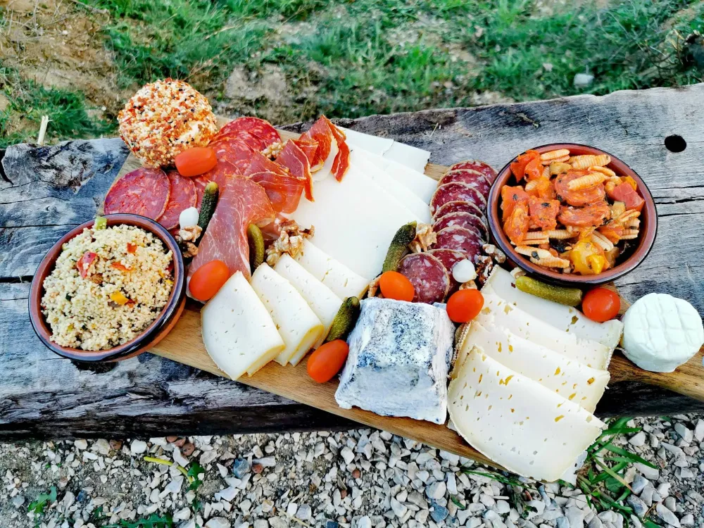 plateau fromages et charcuteries